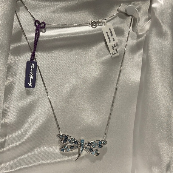 Sterling silver dragonfly necklace - Picture 4 of 11